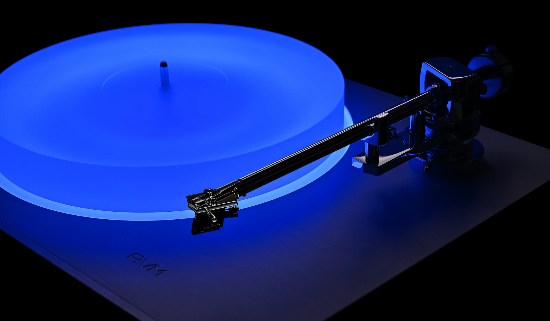 AVM ROTATION R 2.3 WITH 2M BLUE CARTRIDGE - CONSIGNMENT 4 AVM Audio ROTATION R 5 3 RGB Platter Illumin