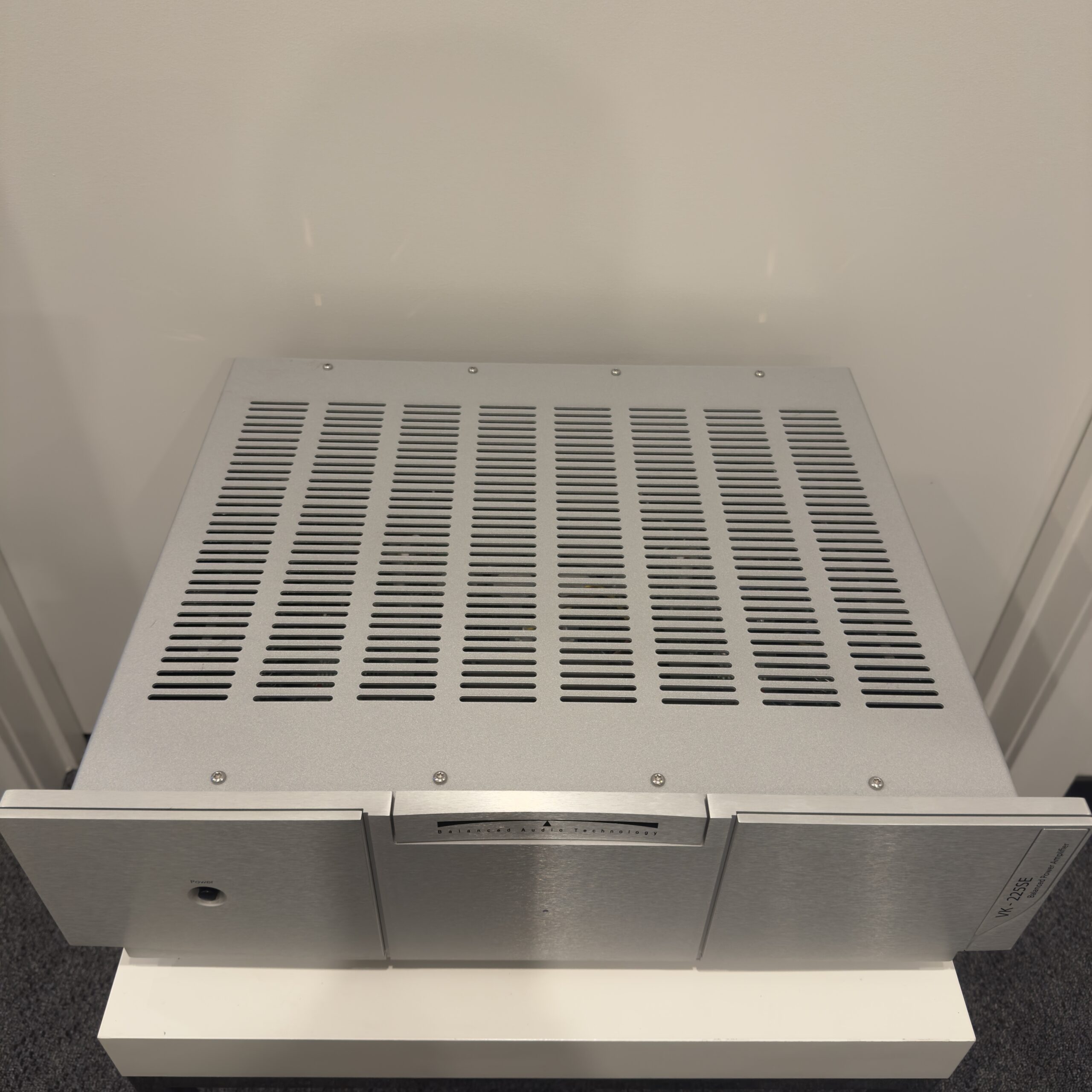 BAT VK-23SE Preamplifier & BAT VK-225SE Power Amplifier Combination - Ex-Demonstration 5 IMG 3486