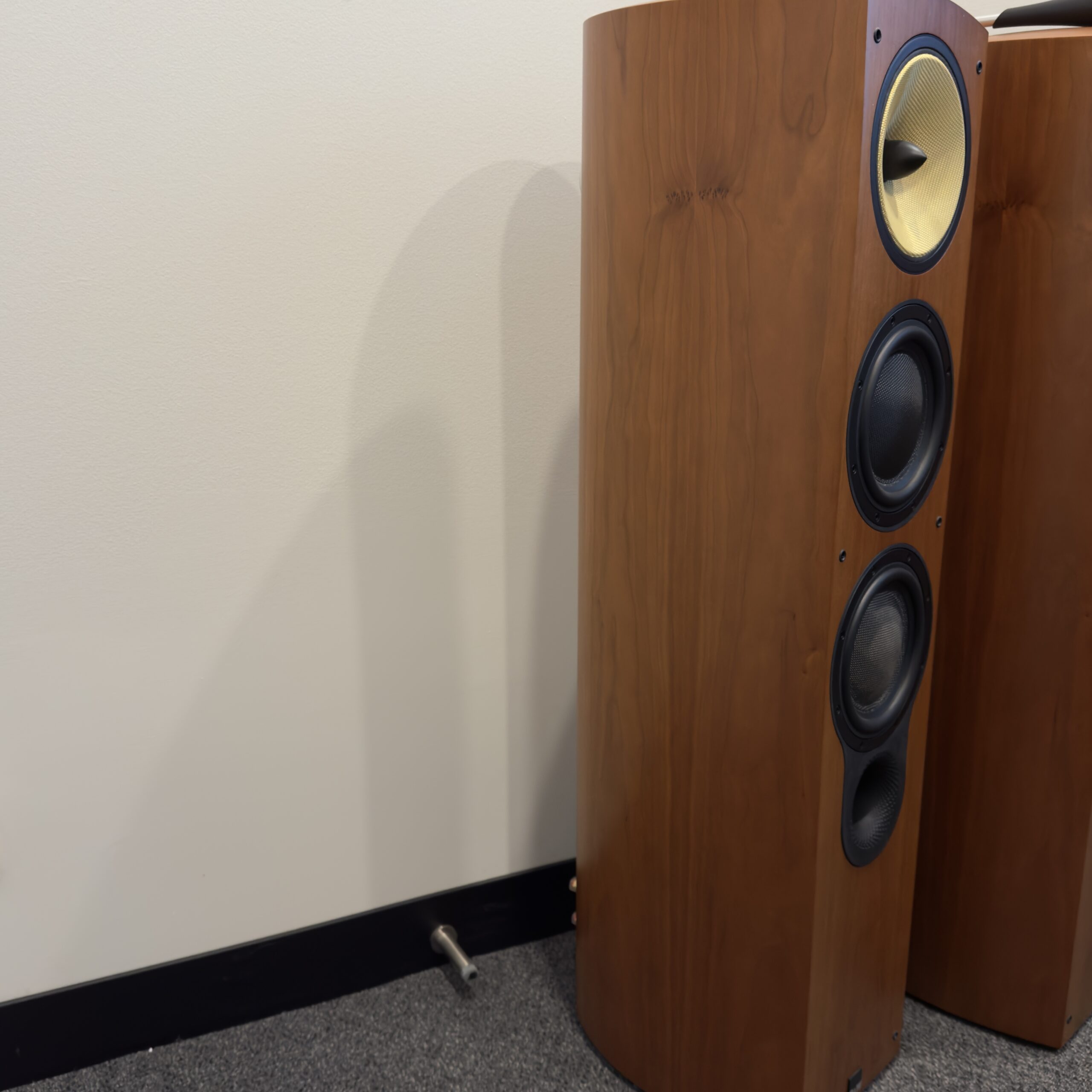 BOWERS & WILKINS 804 S FLOORSTANDING SPEAKERS - CONSIGNMENT 4 IMG 3949