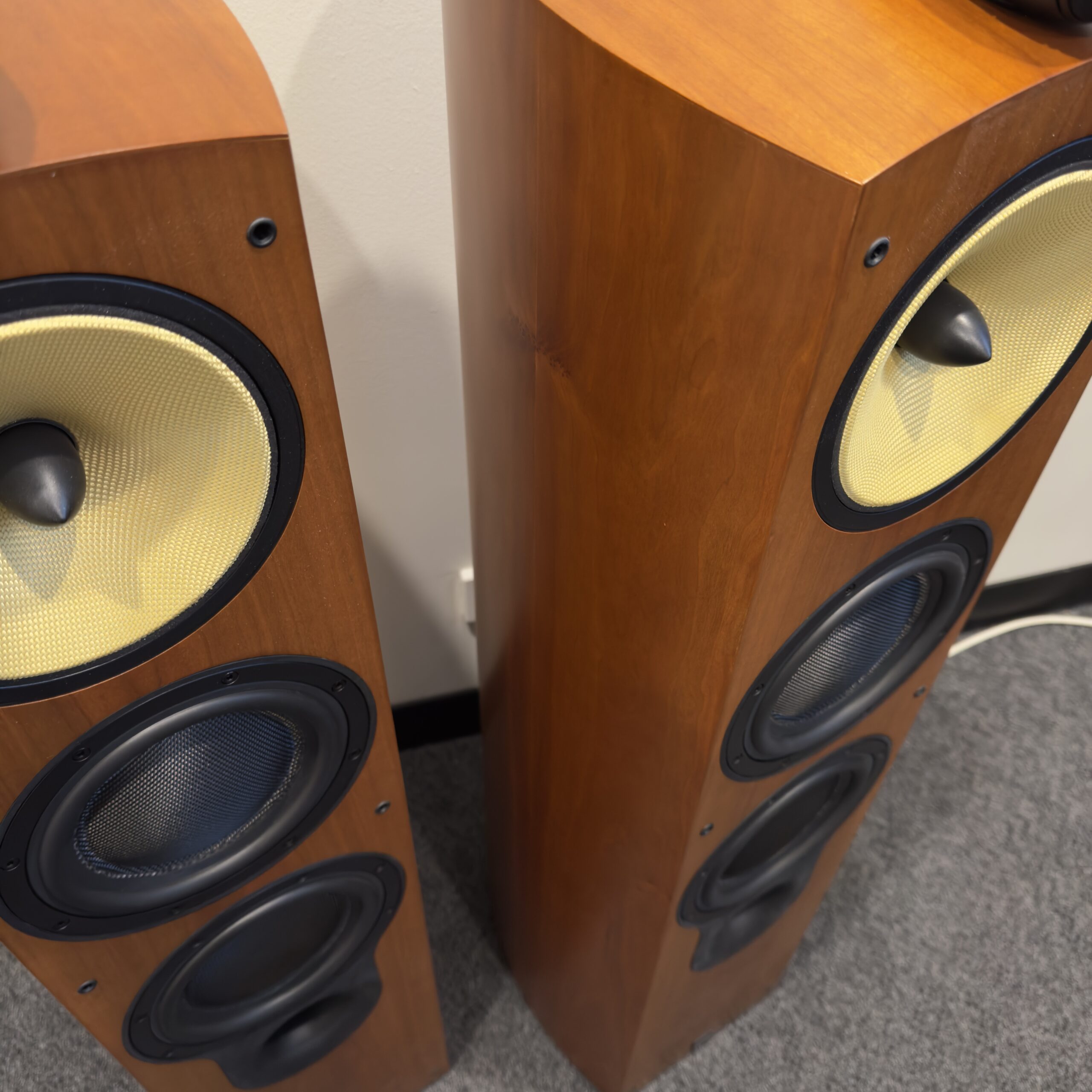 BOWERS & WILKINS 804 S FLOORSTANDING SPEAKERS - CONSIGNMENT 9 IMG 3955