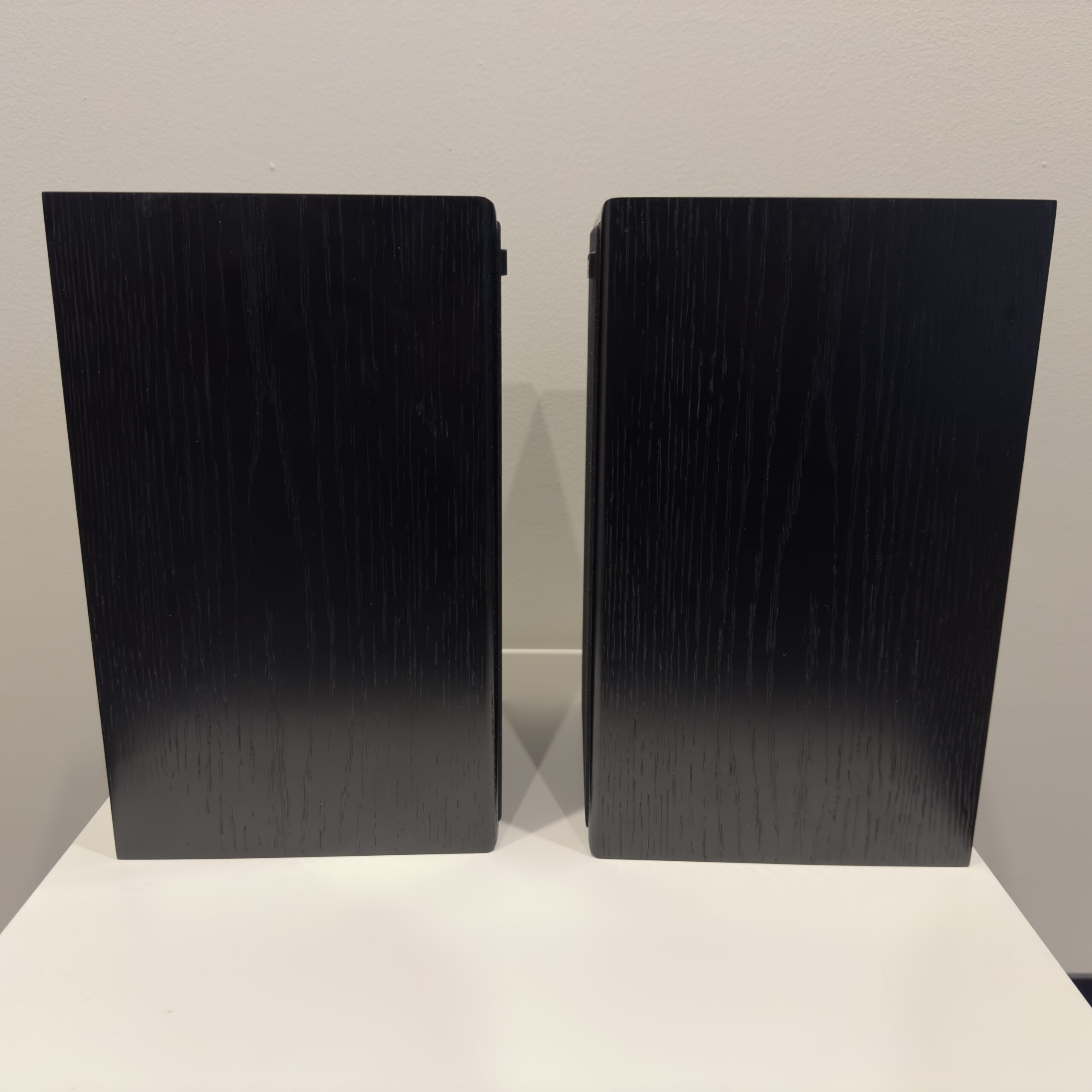 HARBETH P3ESR SE BOOKSHELF SPEAKERS - CONSIGNMENT 3 IMG 3965