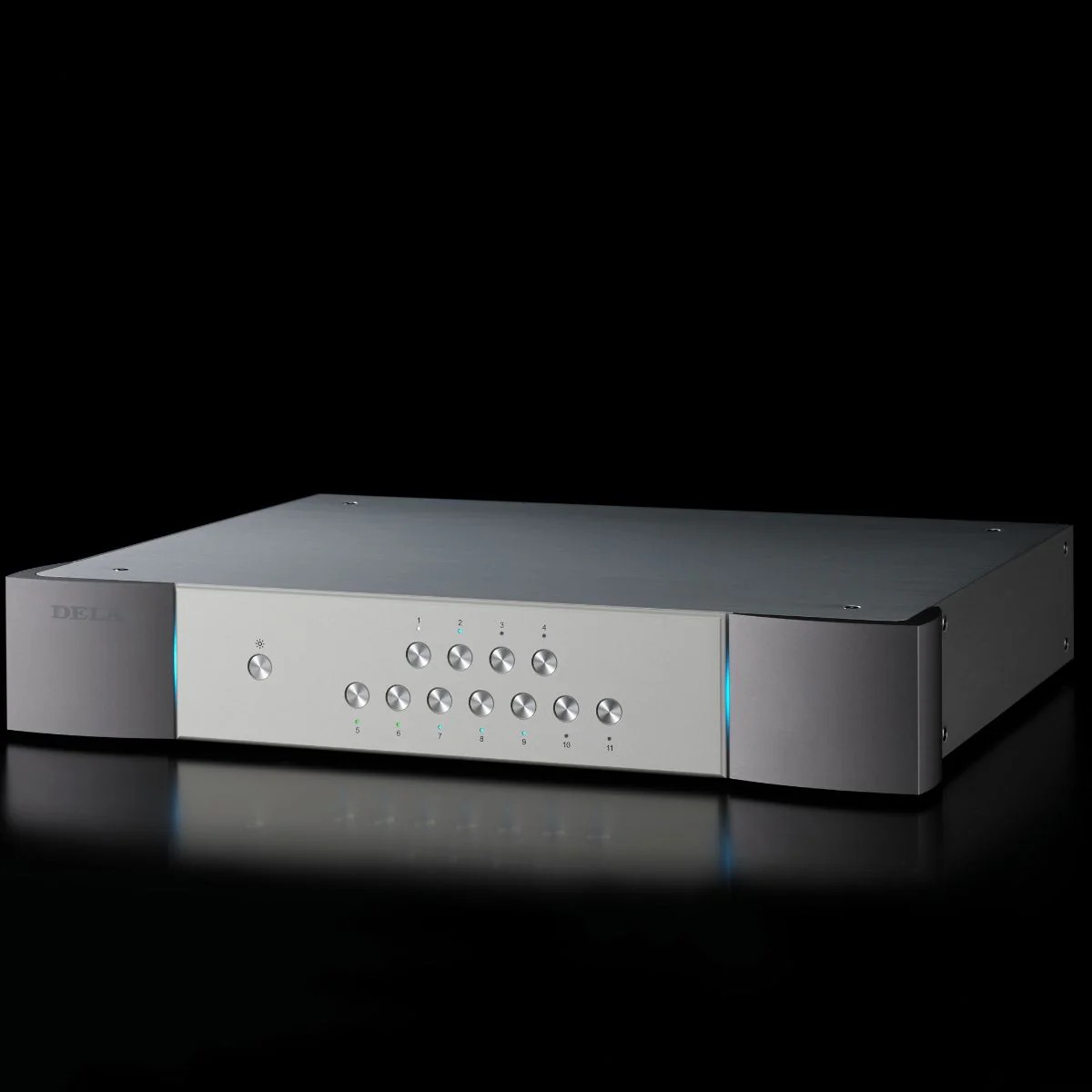 DELA S5 NETWORK SWITCH 3 dela formerly melco s5 network switch silver front angled