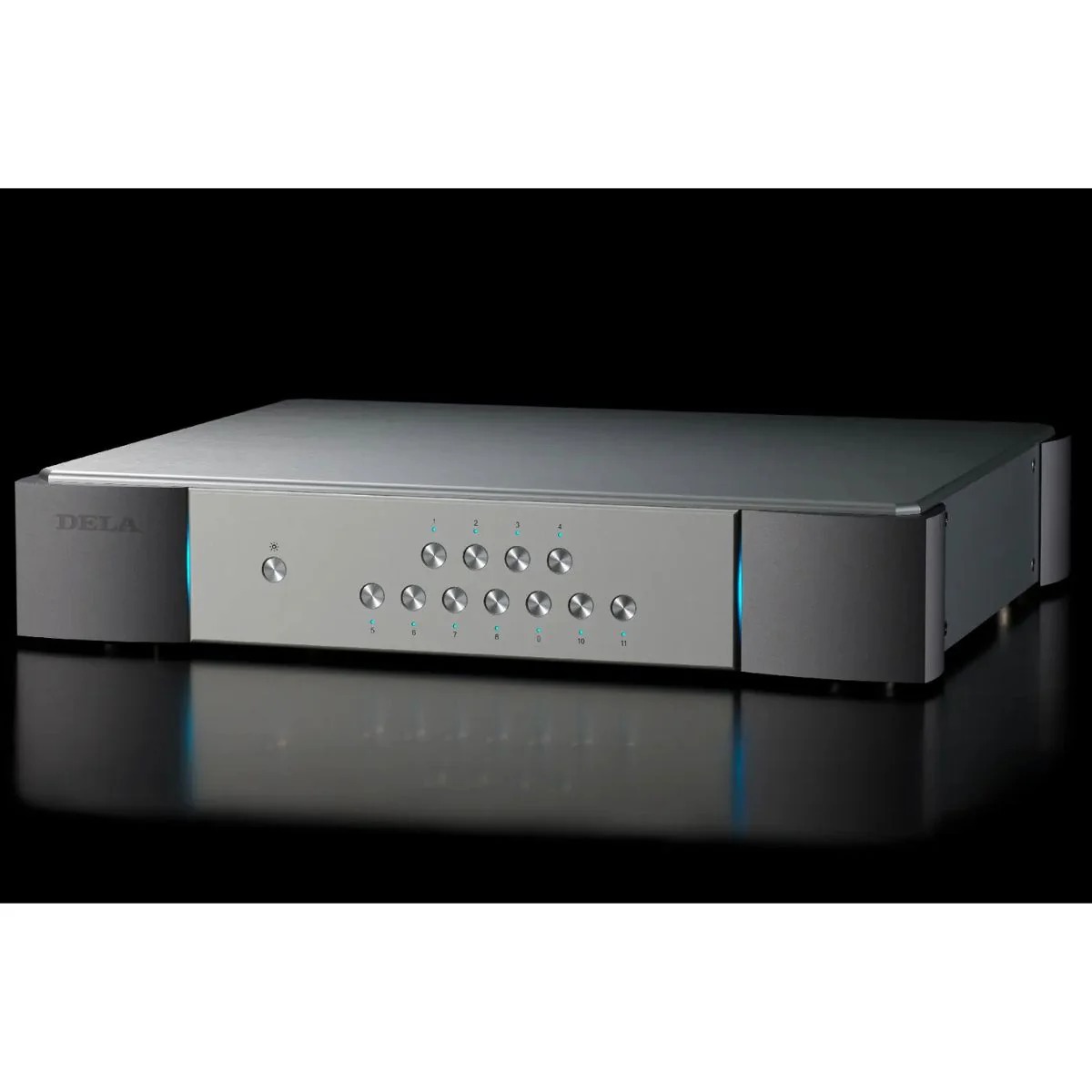 DELA S1 NETWORK SWITCH 3 dela s1 network switch silver front angled