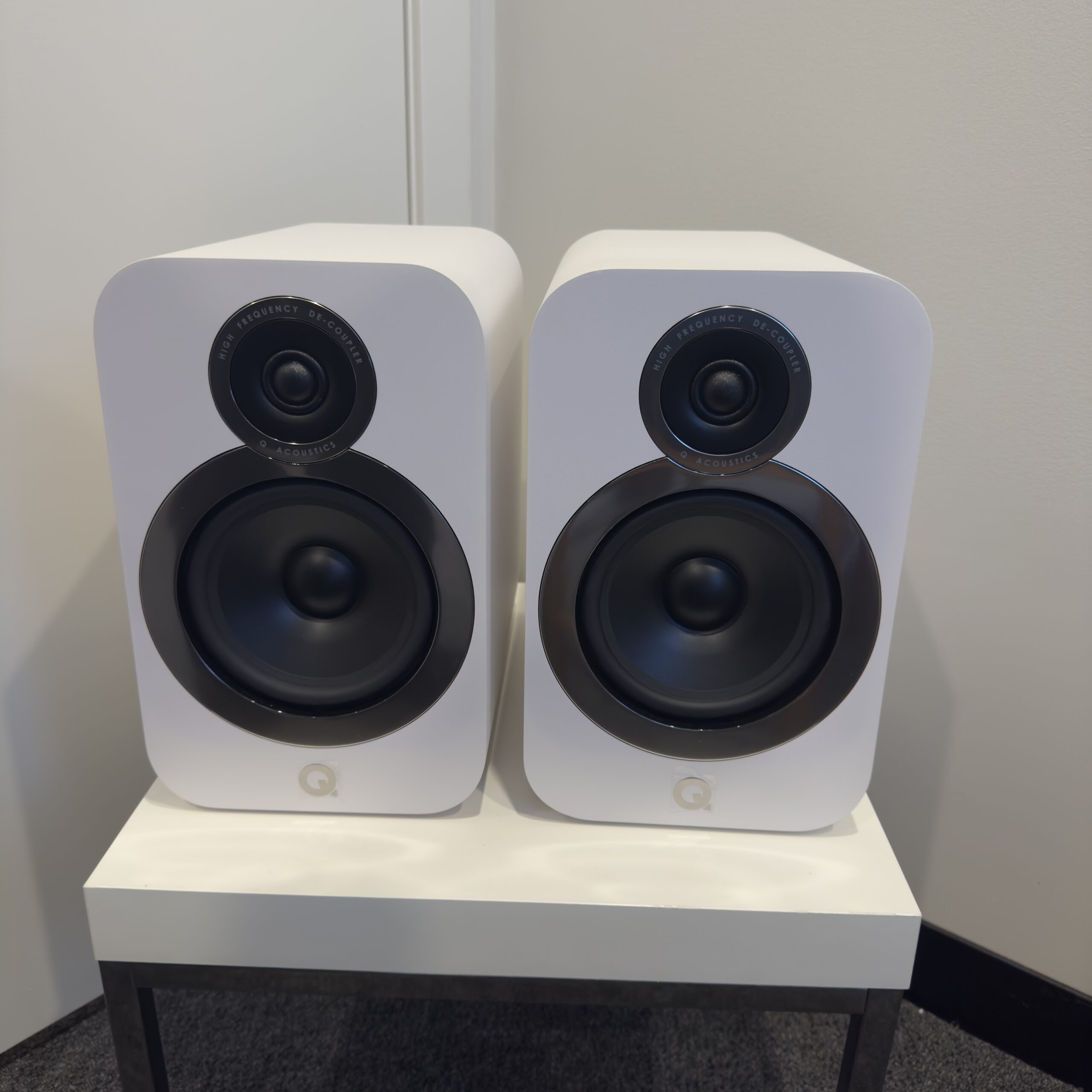 Ex-Demonstration & Consignment 3 Q ACOUSTICS 3030i BOOKSHELF SPEAKERS - CONSIGNMENT