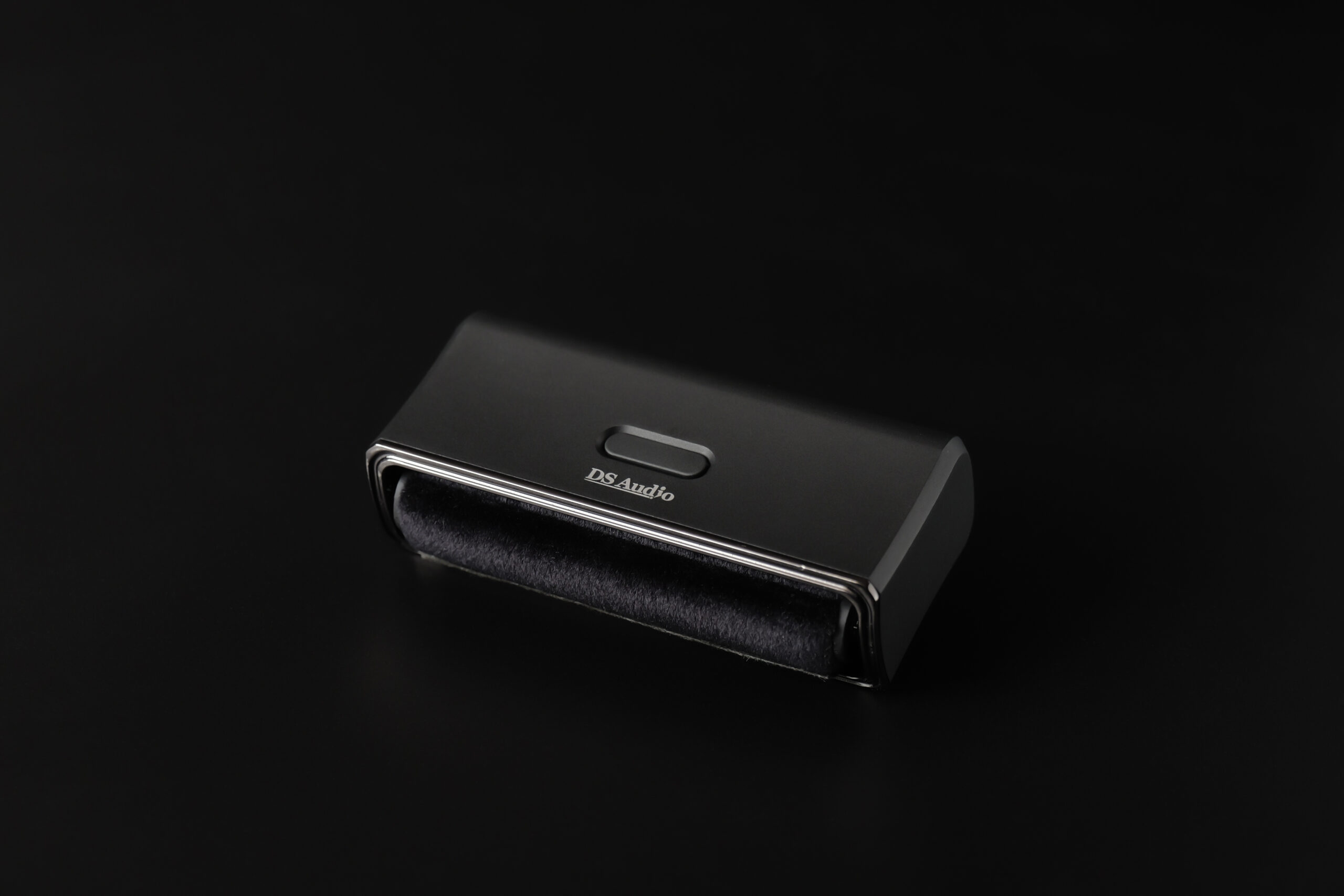 DS Audio releases new sonic cleaning brush and tube phono equalizer 1 image